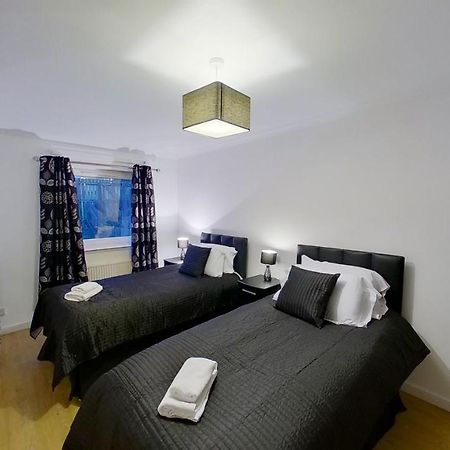 Orange Town House - Shaw Road, Only 6 Minutes To City Centre Aberdeen Esterno foto