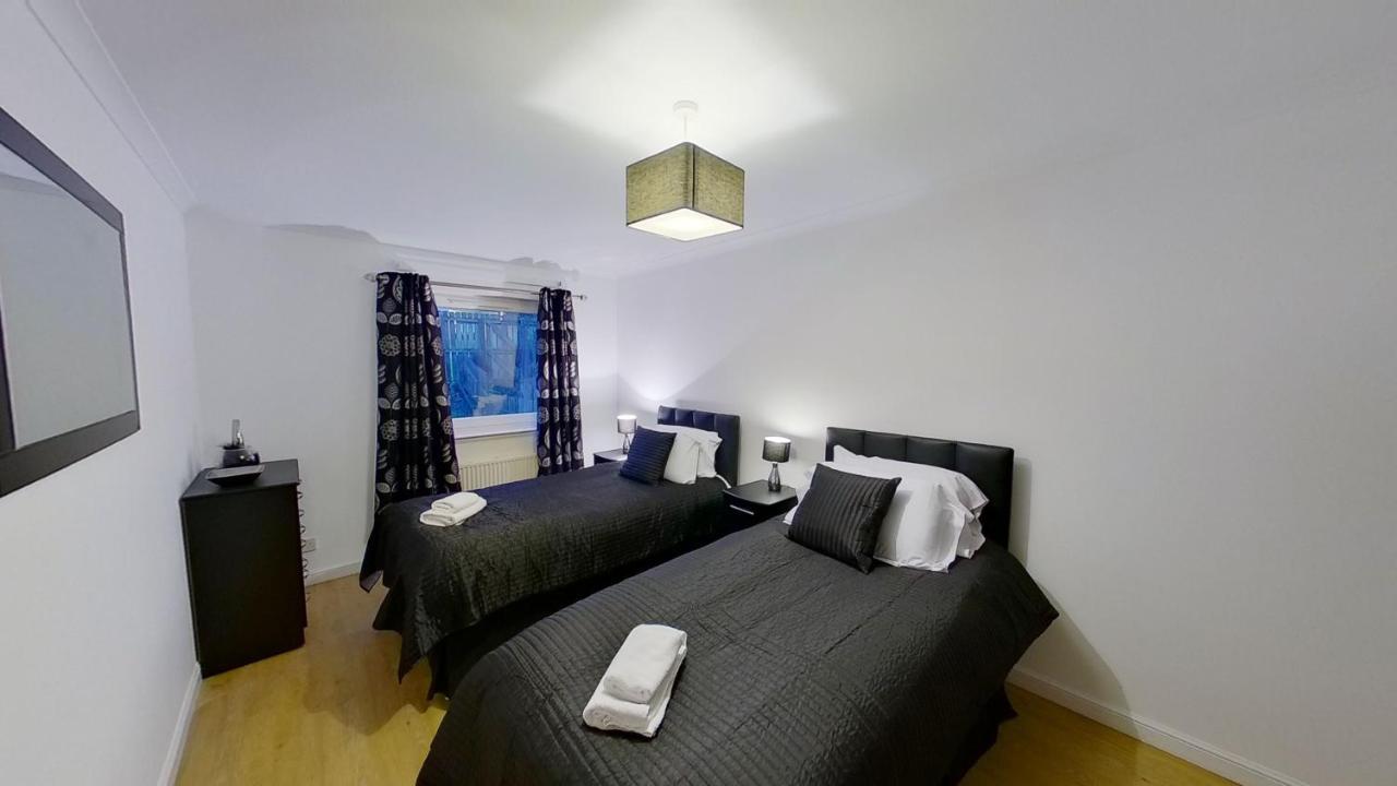 Orange Town House - Shaw Road, Only 6 Minutes To City Centre Aberdeen Esterno foto