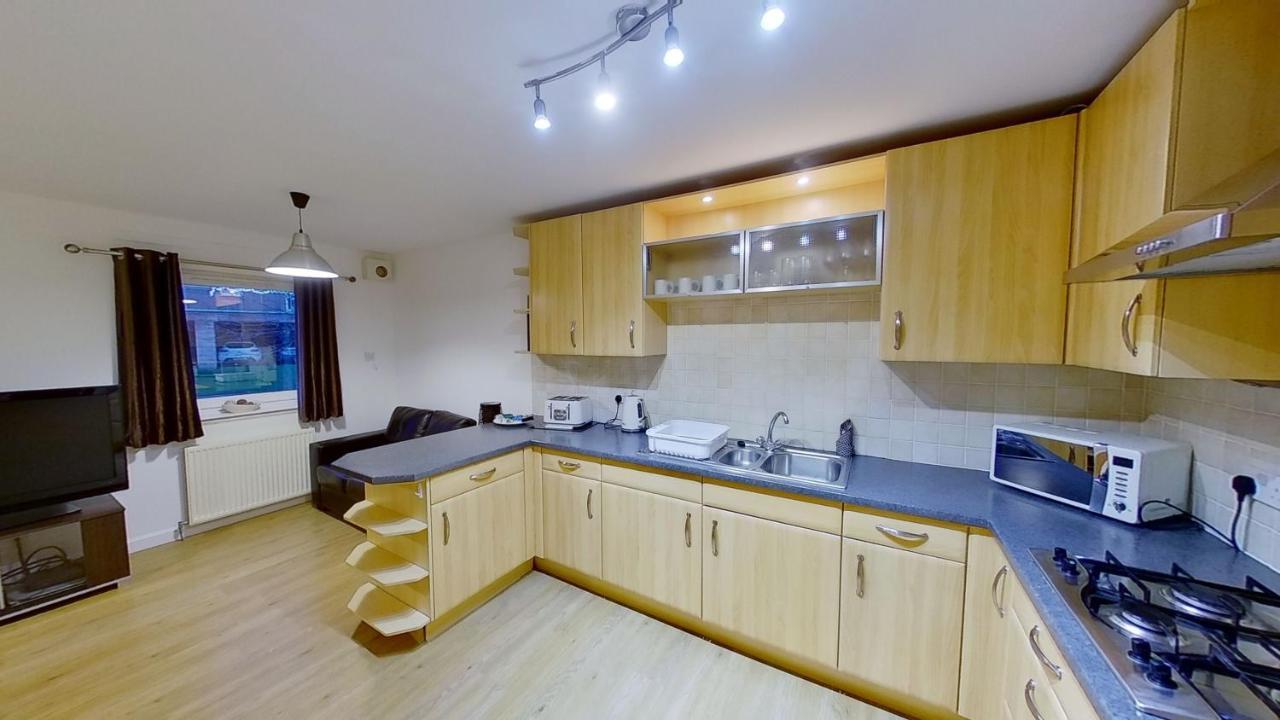 Orange Town House - Shaw Road, Only 6 Minutes To City Centre Aberdeen Esterno foto