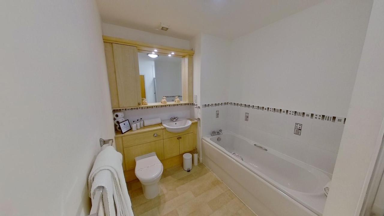 Orange Town House - Shaw Road, Only 6 Minutes To City Centre Aberdeen Esterno foto
