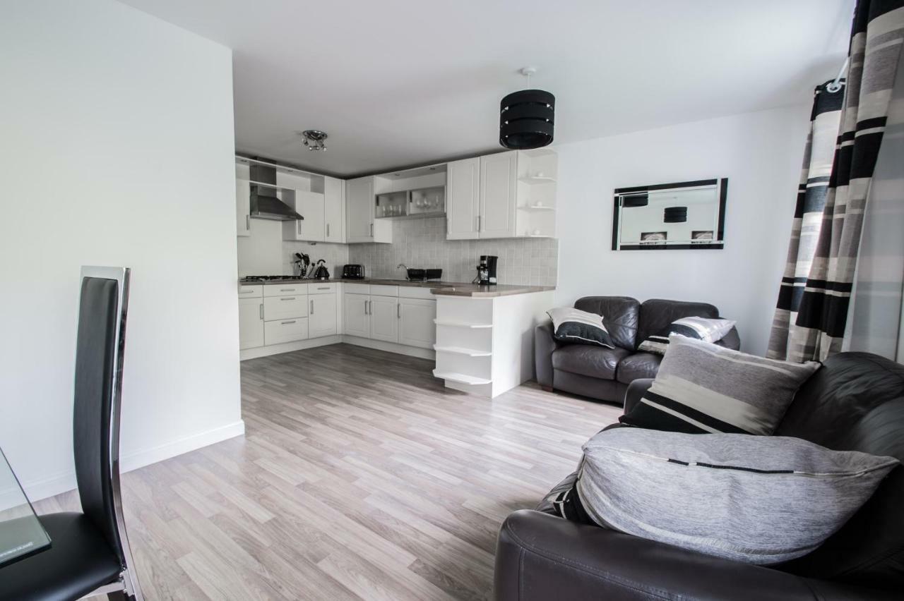Orange Town House - Shaw Road, Only 6 Minutes To City Centre Aberdeen Esterno foto